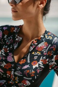 Budget ???? Carolina K Reefline Rashguard BLACK ???? 1 Budget ???? Carolina K Reefline Rashguard BLACK ???? -Sweaty Betty Shop unnamed file 1104