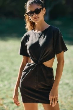 Brand new ???? LSPACE Lost Winds ???? Dress BLACK ❤️ 3 Brand new ???? LSPACE Lost Winds ???? Dress BLACK ❤️ -Sweaty Betty Shop unnamed file 1510