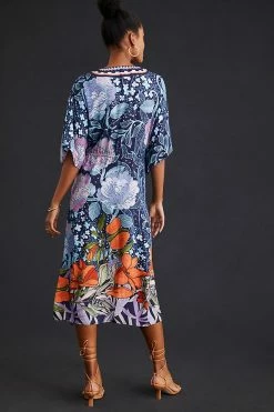 Best Sale ???? Bl-nk V-Neck Kaftan BLUE MOTIF ???? 3 Best Sale ???? Bl-nk V-Neck Kaftan BLUE MOTIF ???? -Sweaty Betty Shop unnamed file 1844