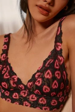 Brand new ❤️ Hanky Panky Neon Heart V-Neck Lace Bralette BLACK ???? -Sweaty Betty Shop unnamed file 3046