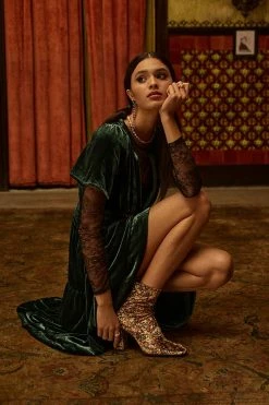 Hot Sale ???? By Anthropologie Lace Bodysuit BLACK ???? -Sweaty Betty Shop unnamed file 3669