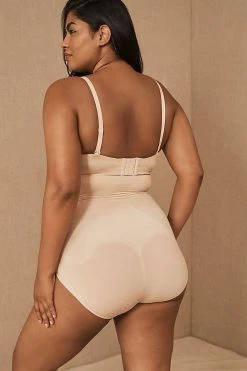 Promo ???? SPANX Oncore Brief LIGHT SAND ???? -Sweaty Betty Shop unnamed file 3773