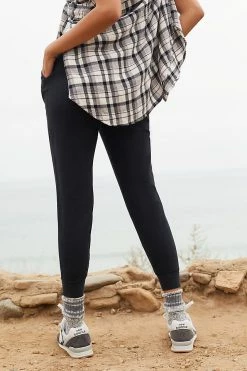 Promo ???? Beyond Yoga Spacedye Commuter Midi Joggers BLACK ???? 2 Promo ???? Beyond Yoga Spacedye Commuter Midi Joggers BLACK ???? -Sweaty Betty Shop unnamed file 392