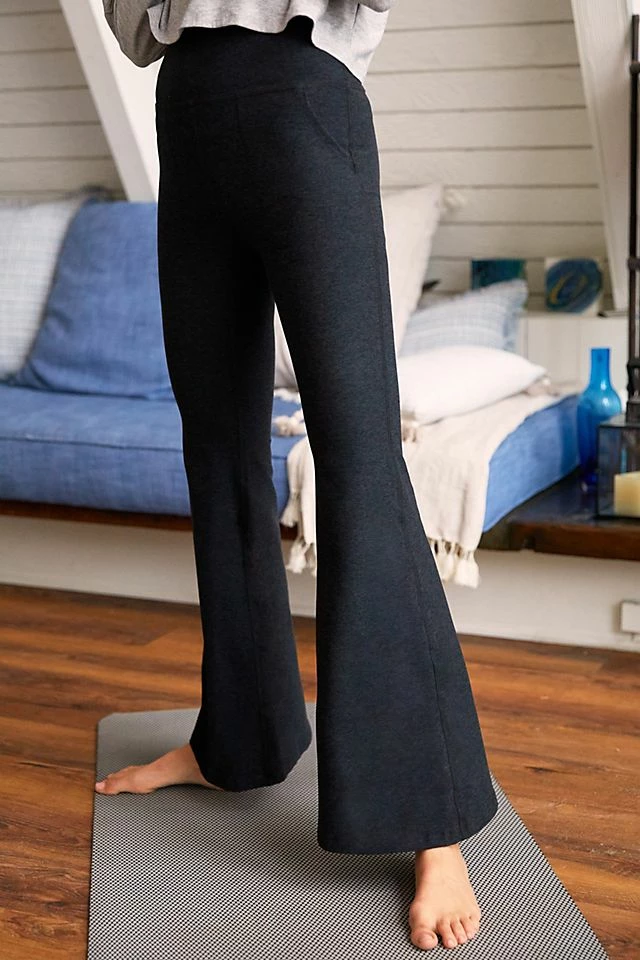 Beyond Yoga All-Day Flare Pants Budget ???? Beyond Yoga All-Day Flare Pants DARKEST NIGHT ✔️ -Sweaty Betty Shop unnamed file 530