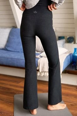 Budget ???? Beyond Yoga All-Day Flare Pants DARKEST NIGHT ✔️ 3 Budget ???? Beyond Yoga All-Day Flare Pants DARKEST NIGHT ✔️ -Sweaty Betty Shop unnamed file 532