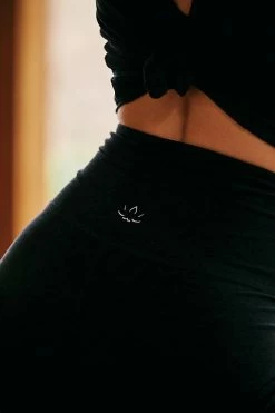 Deals ✨ Beyond Yoga Spacedye Keep Pace Biker Shorts BLACK ???? 2 Deals ✨ Beyond Yoga Spacedye Keep Pace Biker Shorts BLACK ???? -Sweaty Betty Shop unnamed file 541