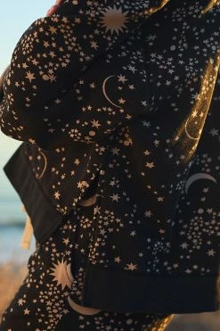 Outlet ???? Electric & Rose Erin Sweatshirt BLACK MOTIF ???? 2 Outlet ???? Electric & Rose Erin Sweatshirt BLACK MOTIF ???? -Sweaty Betty Shop unnamed file 95